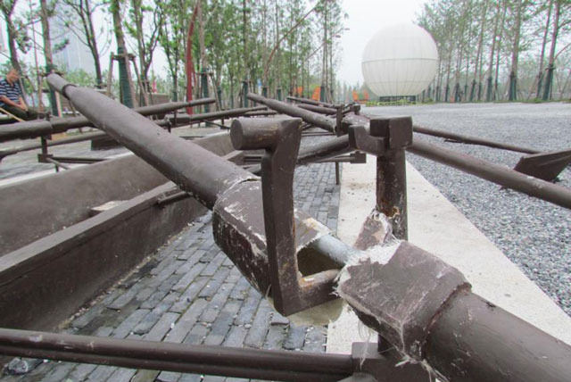 損壞的體育雕塑