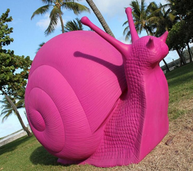 仿金屬雕塑,雕塑用什么材質(zhì)比較好?