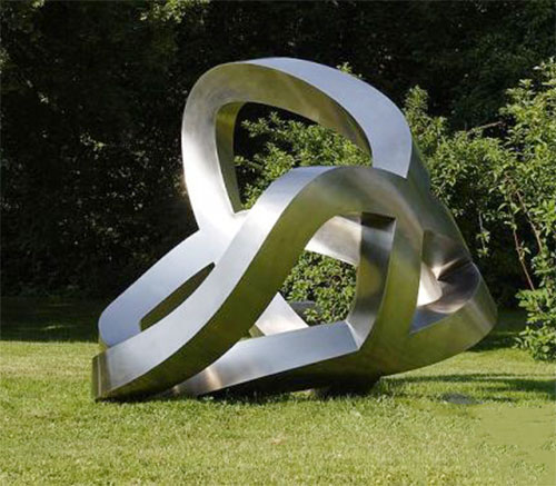 不銹鋼雕塑的材質(zhì)優(yōu)越性